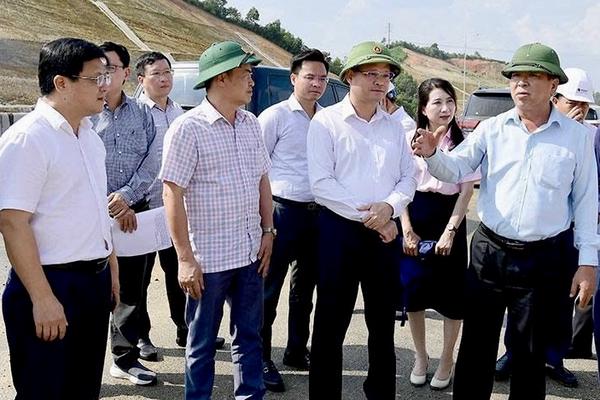 Bộ trưởng Bộ Xây dựng yêu cầu tăng cường kiểm tra, giám sát chất lượng cao tốc Tuyên Quang - Hà Giang