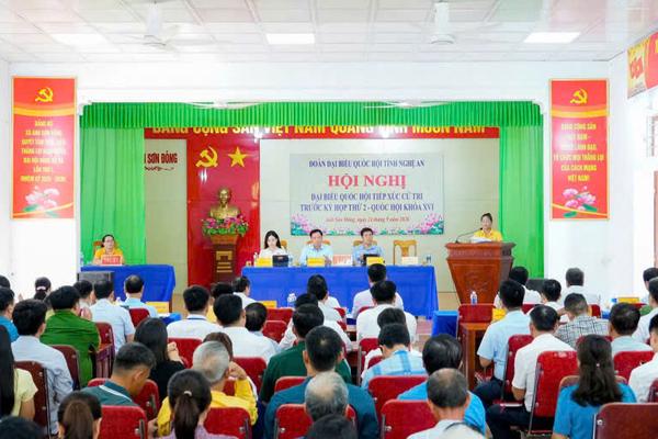 Bí thư Tỉnh ủy Nghệ An tiếp xúc cử tri, trực tiếp giải đáp nhiều kiến nghị