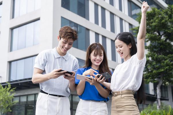 VinaPhone dành tặng giới trẻ học bổng 100 triệu đồng mùa tựu trường