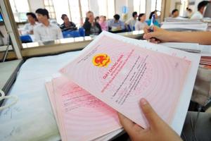 Sổ đỏ hộ gia đình: Đề xuất ghi đầy đủ tên người có chung quyền sử dụng đất