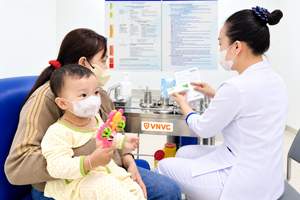Gần 25.000 trẻ được VNVC tiêm vắc xin tay chân miệng sau 5 ngày