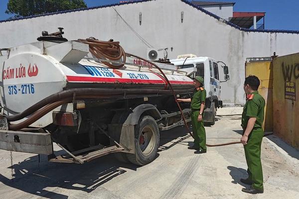 Thanh Hoá: Kiểm tra, phát hiện cơ sở thu mua phế liệu có dấu hiệu kinh doanh dầu không phép