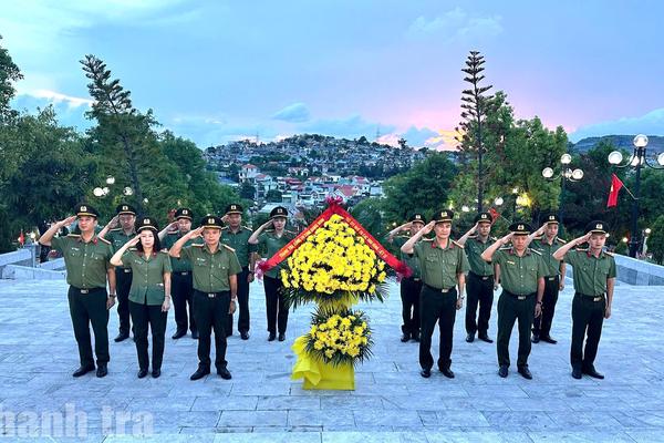 Bài 2: “Gần dân là thước đo”