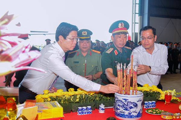 Bàn giao, vận chuyển 15.401 mẫu hài cốt liệt sĩ ra Hà Nội giám định ADN