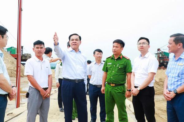 Nghệ An: Tạm dừng hoạt động 9 mỏ cát để hoàn thiện hệ thống giám sát