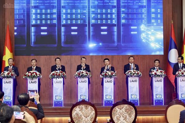 Việt Nam bàn giao hệ thống quản lý dân cư và căn cước công dân tại Lào