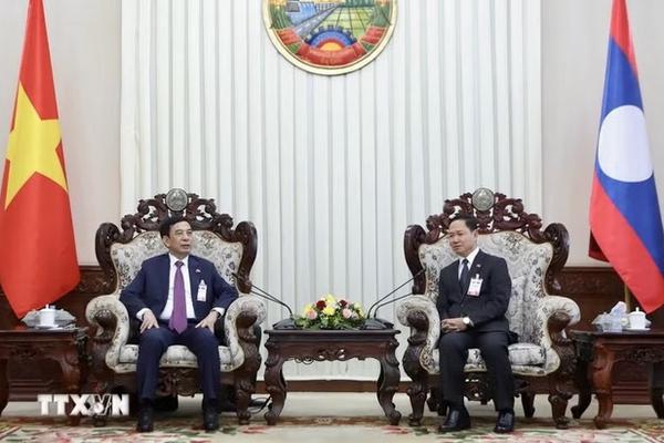Đưa hợp tác quốc phòng Việt Nam - Lào ngày càng gắn kết chiến lược