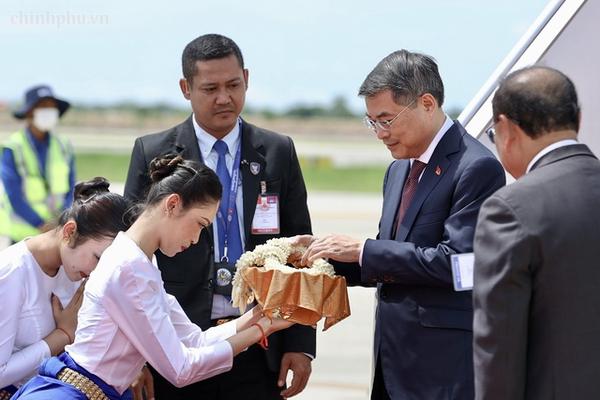 Thủ tướng Lê Minh Hưng tới Phnom Penh, bắt đầu chuyến thăm chính thức Campuchia