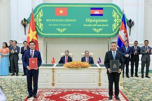 Việt Nam, Campuchia trao đổi nhiều văn kiện hợp tác quan trọng