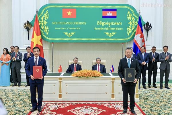 Việt Nam, Campuchia trao đổi nhiều văn kiện hợp tác quan trọng