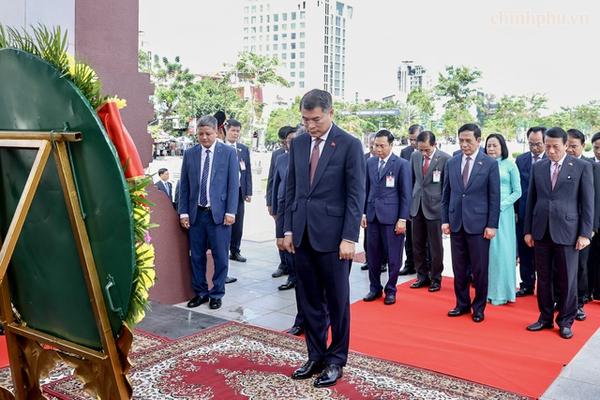 Thủ tướng Lê Minh Hưng đặt vòng hoa tại Đài Độc lập, Đài tưởng niệm cố Quốc vương Norodom Sihanouk, Đài Hữu nghị Campuchia - Việt Nam