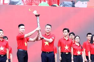 Ngọn lửa thiêng “Tôi yêu Tổ quốc tôi” tiếp tục được thắp lên bằng sức trẻ của thanh niên