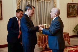 Thủ tướng Lê Minh Hưng chào Quốc vương Norodom Sihamoni và Hoàng Thái hậu Norodom Monineath Sihanouk