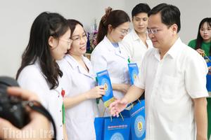 Chủ tịch Tổng Liên đoàn Lao động thăm hai bệnh viện tuyến Trung ương ở Ninh Bình