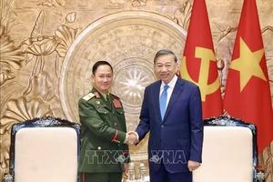 Đại tướng Khamlieng Outhakaisone: Lào luôn kề vai sát cánh với Việt Nam