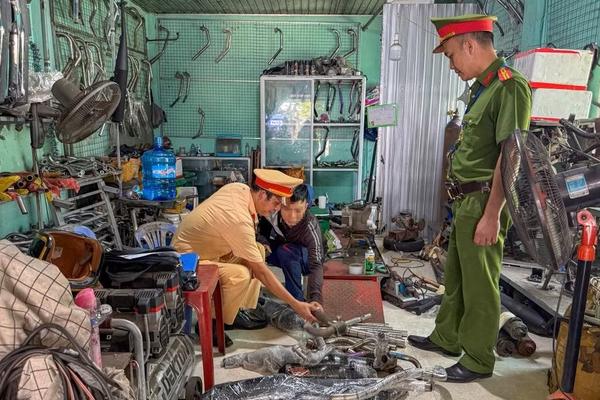 Công an TP Huế rà soát, xử lý vi phạm tại các cơ sở độ, chế xe