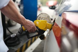 Giá xăng giảm hơn 1.200 đồng/lít, dầu mazut tăng mạnh