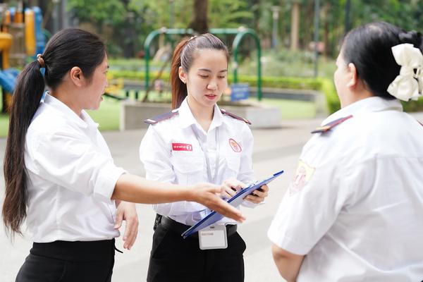 Những người phụ nữ góp sức giữ an ninh cho tòa nhà