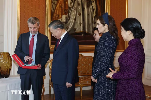 Tổng Bí thư, Chủ tịch nước Tô Lâm nhận Huân chương của Vương quốc Đan Mạch