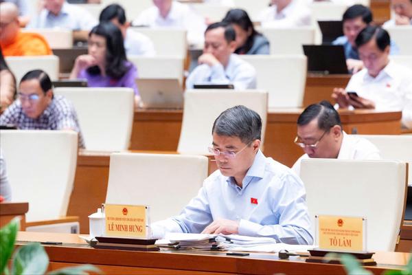 Trình Quốc hội giải pháp quản lý giá thuốc, thiết bị y tế, ngăn mua bán lòng vòng nâng giá
