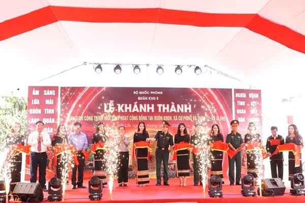 Bộ Tư lệnh Quân khu 5 trao tặng hai nhà sinh hoạt cộng đồng trị giá 5 tỷ đồng tại Đắk Lắk