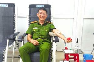 Kịp thời hiến máu cứu bé gái nguy kịch, Phó Trưởng Công an xã lan tỏa nghĩa cử cao đẹp