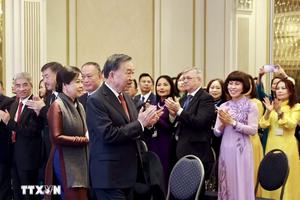 Tổng Bí thư, Chủ tịch nước Tô Lâm và Phu nhân gặp đại diện cộng đồng người Việt Nam tại châu Âu