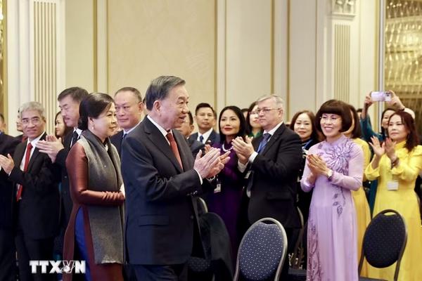 Tổng Bí thư, Chủ tịch nước Tô Lâm và Phu nhân gặp đại diện cộng đồng người Việt Nam tại châu Âu