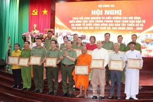 Xây dựng thế trận lòng dân vững chắc từ các mô hình điển hình tiên tiến tại Tây Nam Bộ