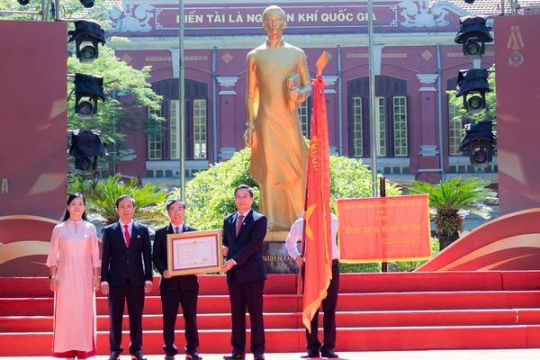 Trường Quốc Học - Huế kỷ niệm 130 năm thành lập, đón nhận Huân chương Độc lập hạng Ba