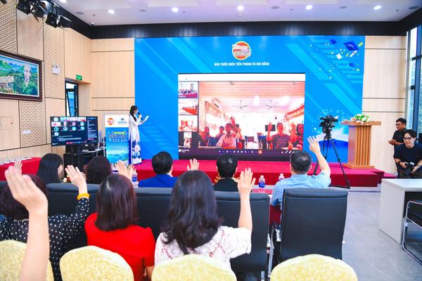 Học sinh đặc khu Cô Tô hào hứng tham gia dự án "Tiếng Anh cho em"
