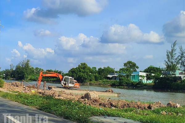 Cà Mau đầu tư hơn 37 tỷ đồng xử lý các điểm sạt lở bờ sông, bảo vệ trường học và khu dân cư