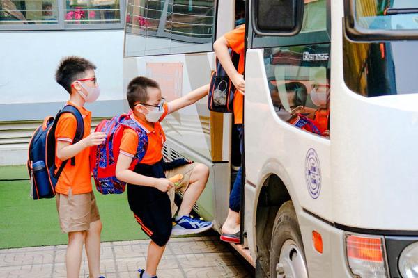 Hà Nội kiểm tra xe hợp đồng đưa đón học sinh tại 10 phường