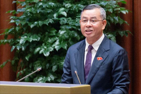 Bộ trưởng kể chuyện cạnh tranh khốc liệt về nhân lực ngành chứng khoán