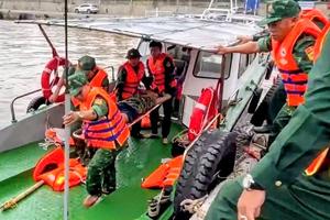 Tàu cá gặp sự cố giữa sóng lớn trên biển Đồ Sơn, 4 thuyền viên được cứu nạn kịp thời