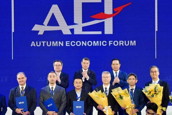 Thành phố Hồ Chí Minh công bố 10 thành viên đầu tiên của Trung tâm Tài chính Quốc tế và Tuyên bố chung với WEF
