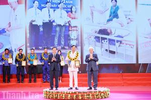 Từ giường bệnh trở về, người điều dưỡng tiếp tục hành trình vì người bệnh