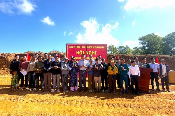 Trao đất, mở cơ hội an cư cho người nghèo Đắk Lắk
