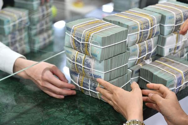 Lãi suất liên ngân hàng giảm mạnh, tỷ giá USD tiếp tục tăng