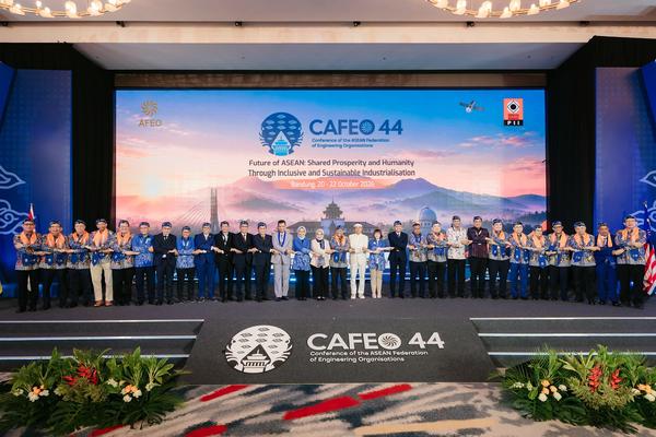 EVNHCMC có thêm 18 cá nhân được vinh danh Kỹ sư chuyên nghiệp Asean