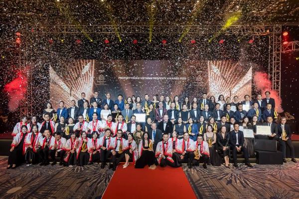 Vinhomes Royal Island “đại thắng” tại PropertyGuru Awards 2026: “Trái ngọt” từ cú bắt tay xuyên biên giới