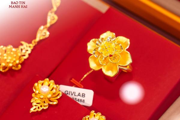 Giá vàng hôm nay 30/10: Vàng sát mốc 4.000 USD, liệu có phục hồi?