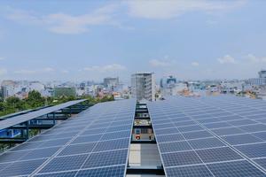 Tra cứu thông tin phát triển nguồn điện mặt trời mái nhà trực tuyến trên web và App của EVNHCMC